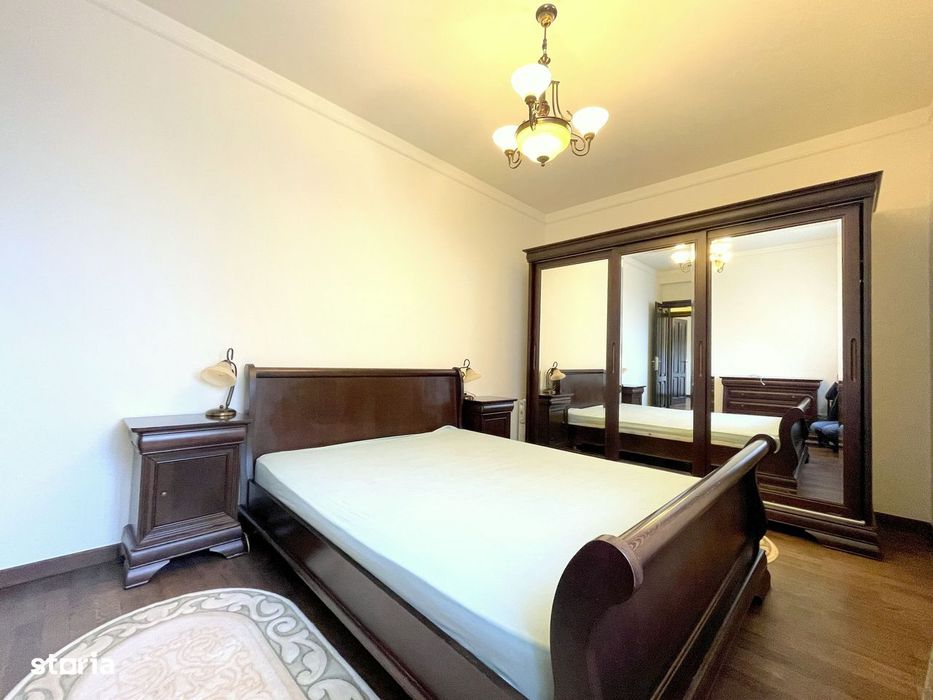 Apartament 3 camere - zona Mircea cel Batran