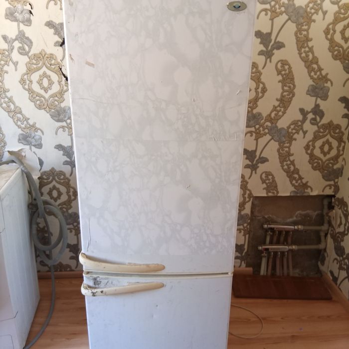 Холодилник сатылады