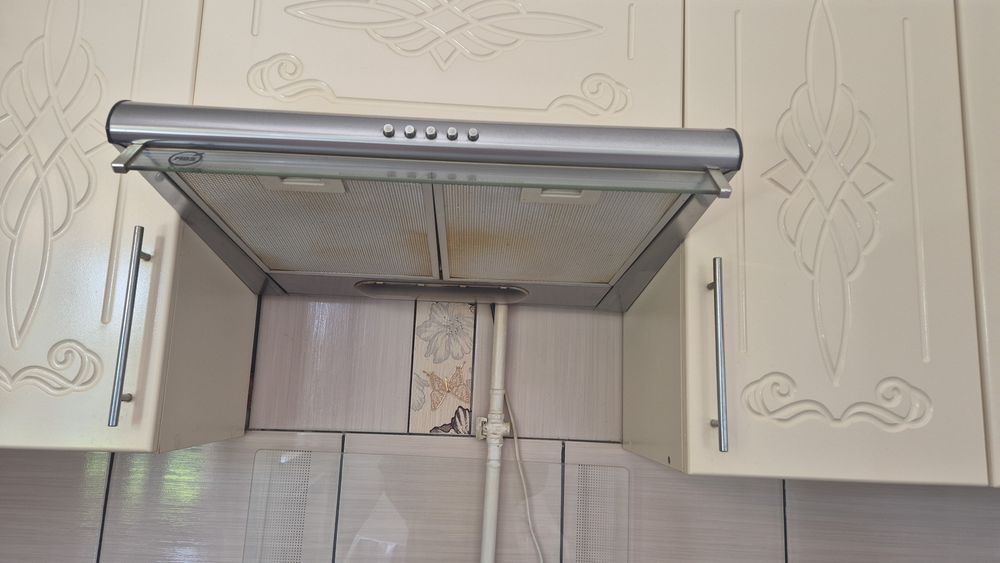 Кухонный гарнитур,газ, вытяжка