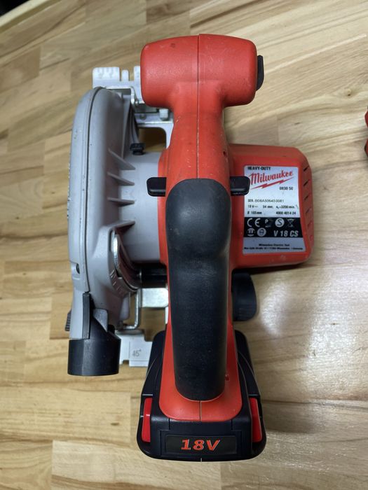 Vand circular Milwaukee V18CS impecabil