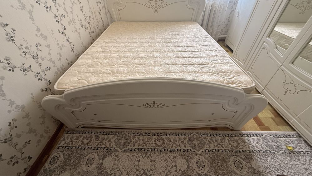 Продам 2х спальный кровать с матрасом
