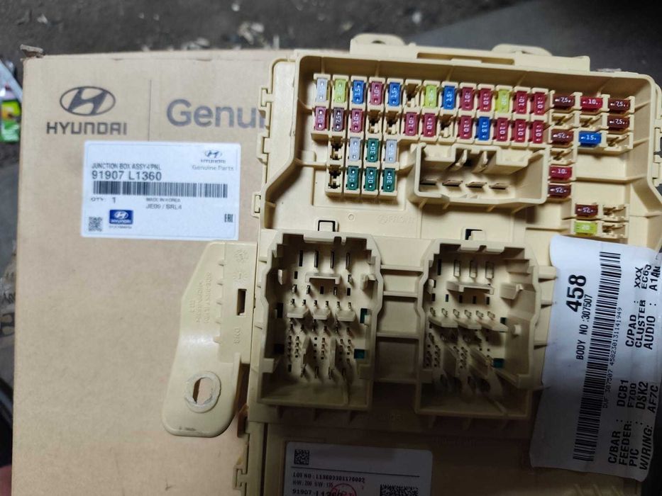 блок предохранителей и реле   91907L1360