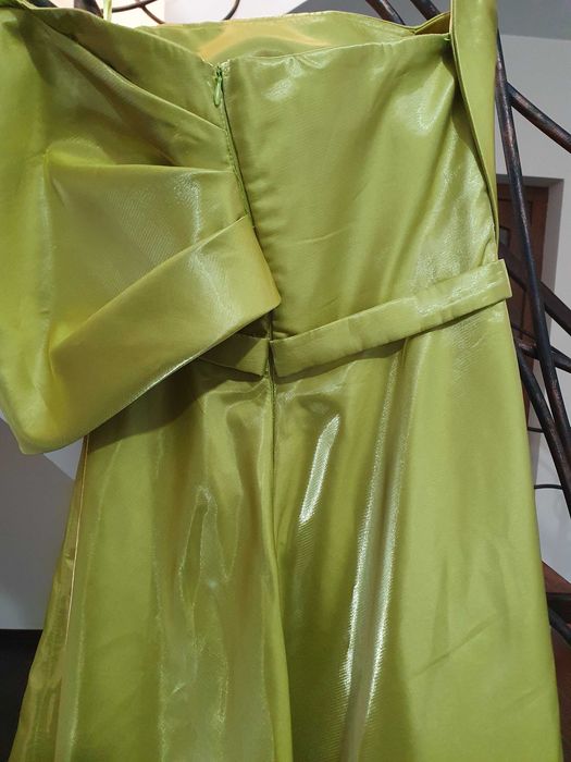 Rochie foarte eleganta. Purtata o singura data.