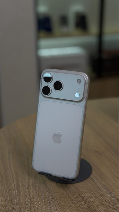 IPhone 17 Pro Max 256GB | 100% | Apple Room