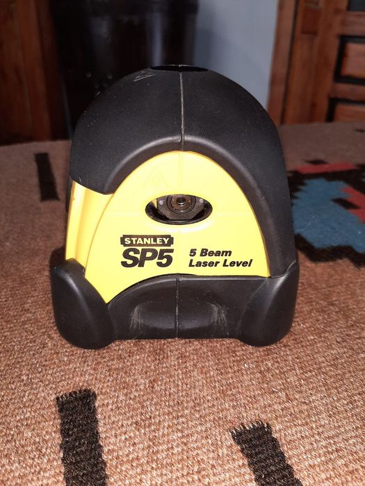 Vând laser stanley