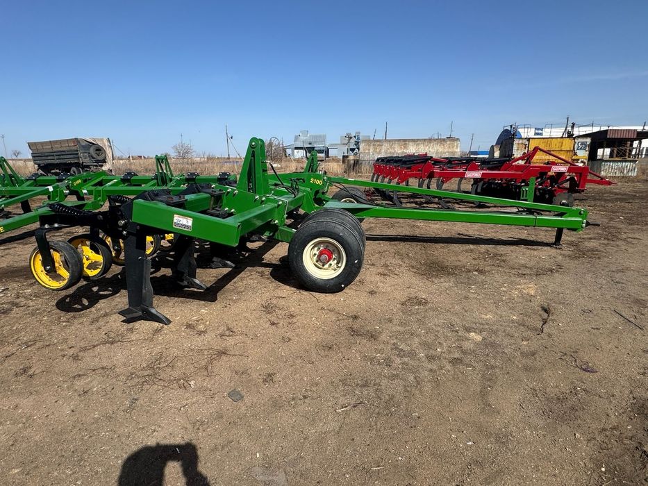 Глубокорыхлитель (щелеватель) John deere 2100