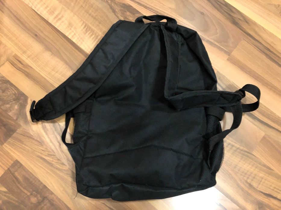 Продавам нова туристическа раничка и фотографска раница