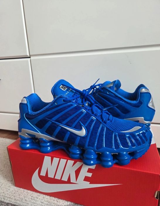 Adidasi nike shox