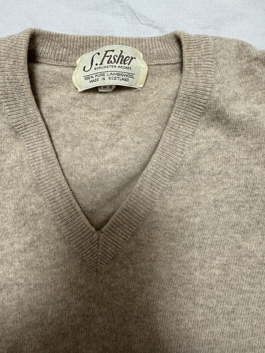 Вълнен пуловер цвят крем