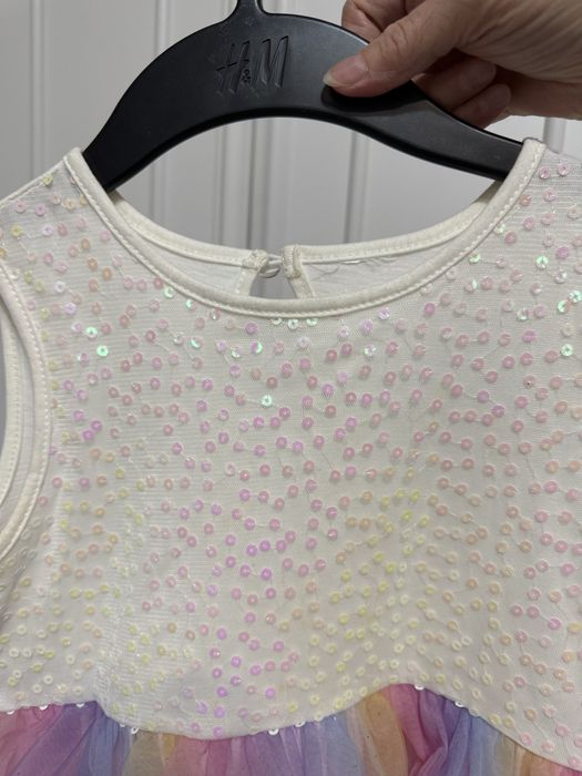 Нарядное платье на девочку 6-7 лет