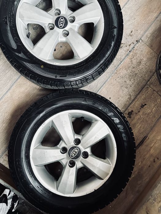 Зимние шины пара за 35.000 новые 185 65 R14