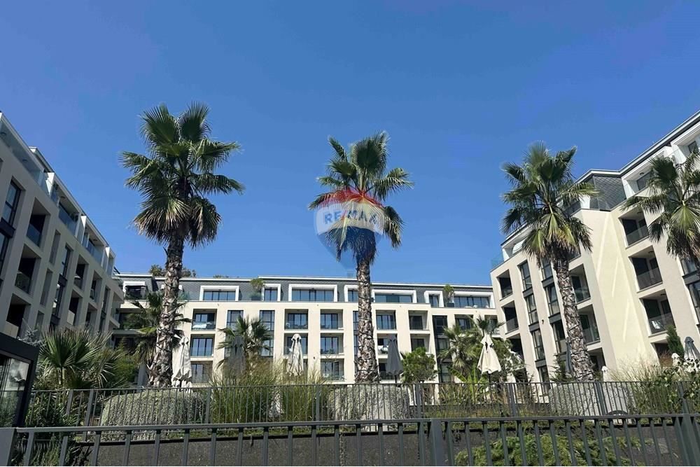 Продава се Едностаен апартамент в к.к. Св.Св. Константин и Елена - 53 кв.м за 4076 €/кв.м - Снимка #1