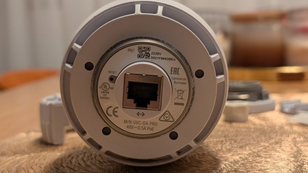 Cameră Ubiquiti UniFi Protect G4 Pro (UVC-G4-PRO) - 4K, Zoom optic 3X