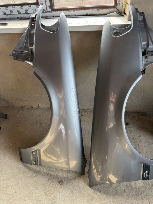 Продам на 100 с4 передний крылия