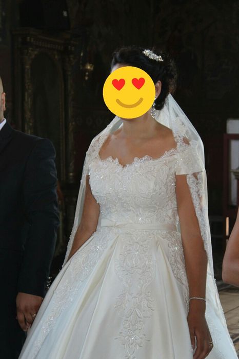 Vând rochie de mireasa , stil prințesa și voal.