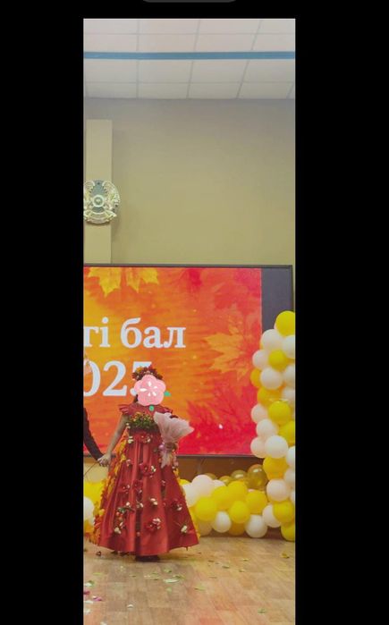 Продам платье к осеньному балу.