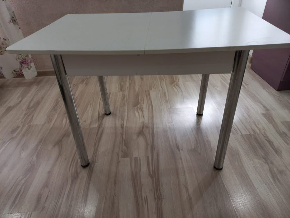 Продам кухонный стол 35000