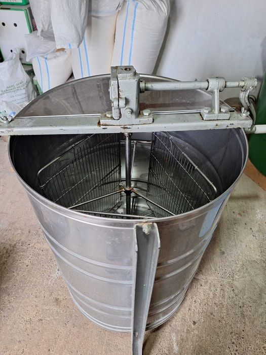 Centrifuga din inox pentru extras miere
