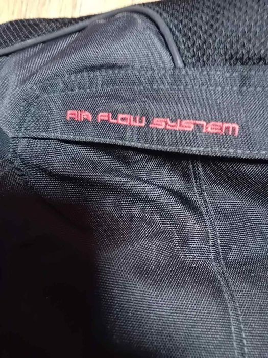 Част от  моториски  костюм-яке