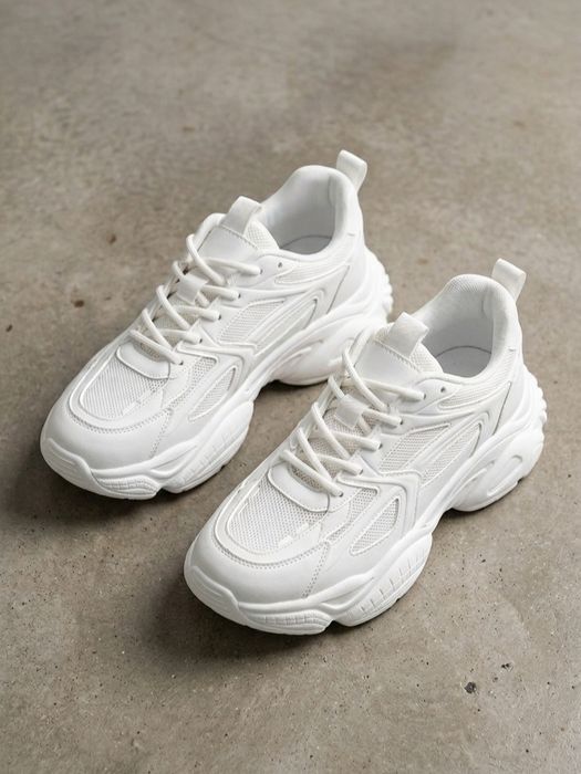 2 пары новых кроссовок