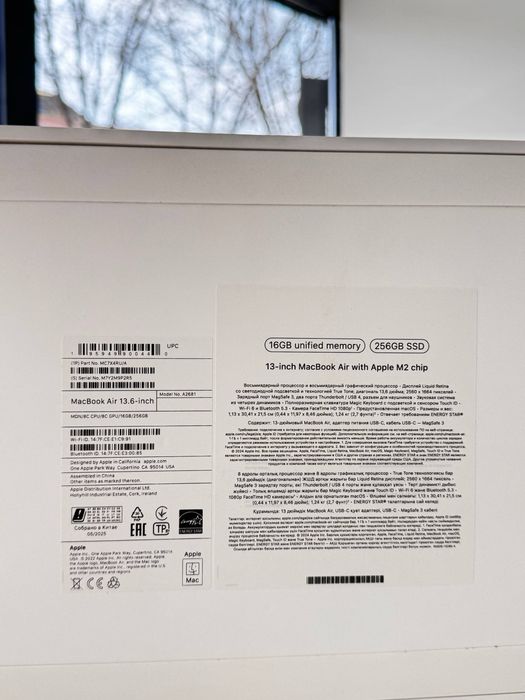 MacBook Air M2 • 16GB/256GB