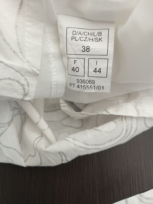 Rochie alba cu model argintiu