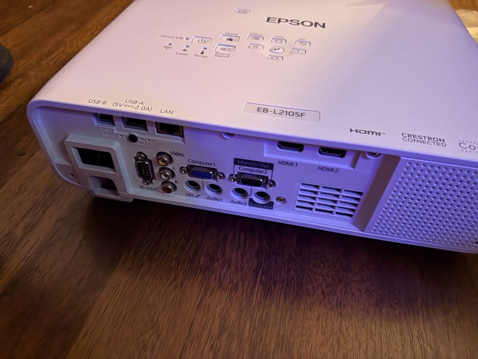 Proiector short range Epson EB-L210SF