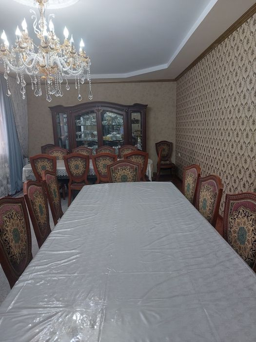 Стол со стульями