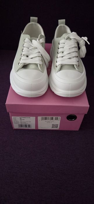 Tenisi Ella Cruz,marimea 36,noi,cu eticheta