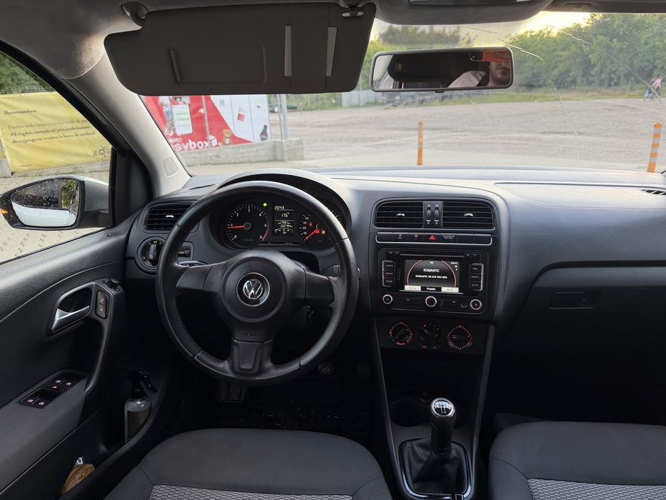 VOLKSWAGEN Polo 2010 — imagine 3