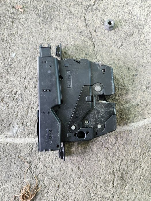 Брава за заден капак за BMW f30