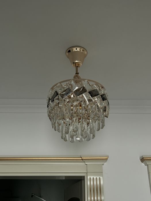 Lustră / candelabru auriu cu cristale design elegant