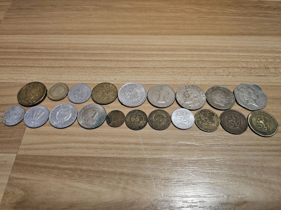 Vând sau schimb 18 Monede Românești și 20 Monede Străine