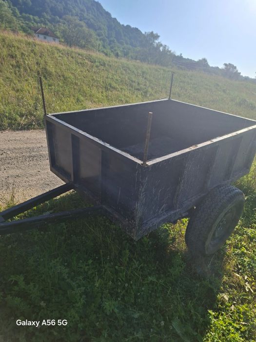 Vand remorcuta ,750 kg . In stare buna (trebuie inscrisa)
