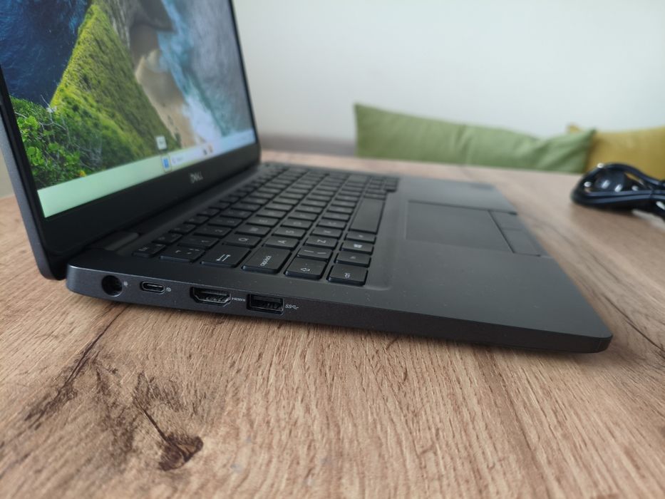 Лаптоп с тъчскрийн Dell Latitude 5300 - i5-8265U, 8GB RAM, 256.  NVMe SSD