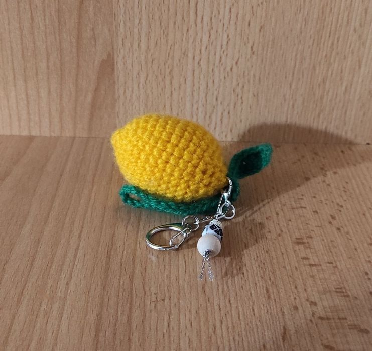 Вязанные к Пасхе яйца, куличи. Брелки