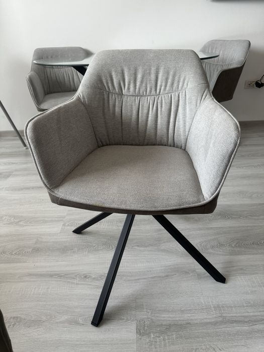 Set masă cu blat din sticlă + 4 scaune rotative 360°