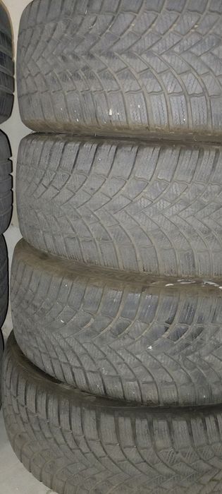 4 бр. Зимни гуми 215 45 18, Bridgestone Blizzak LM005