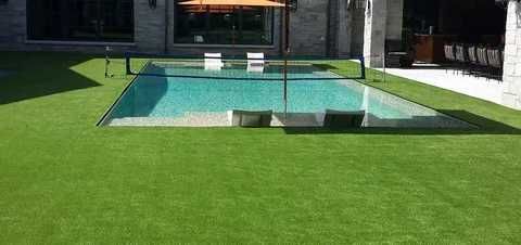 Искусственный газон.