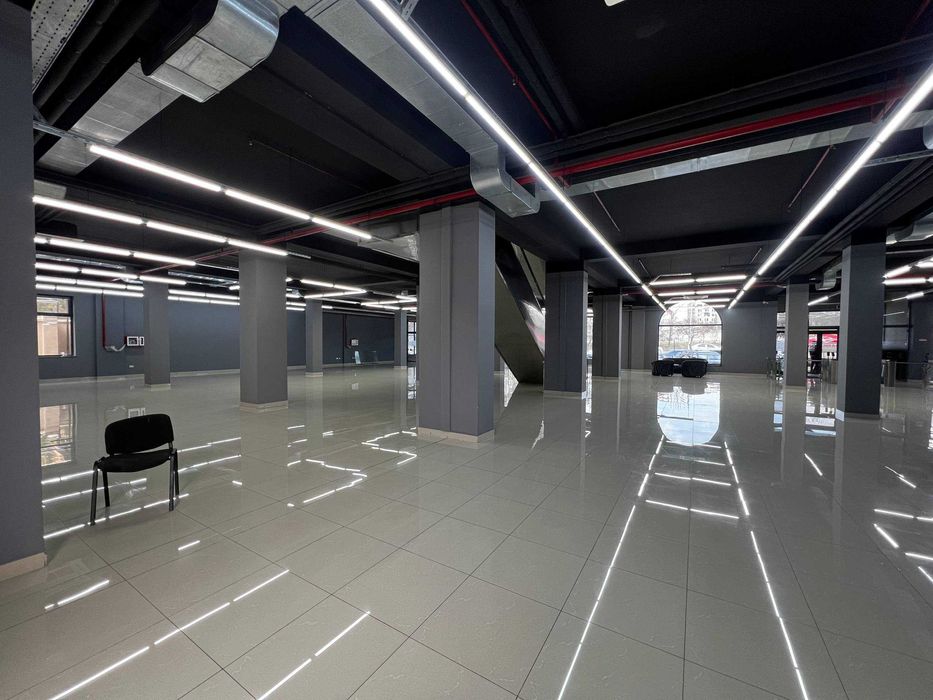 1 350 м² на 1 этаже — идеально под автосалон или мебельный шоурум (55)