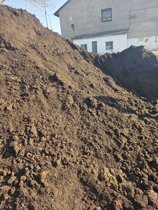 Доставка перегноя