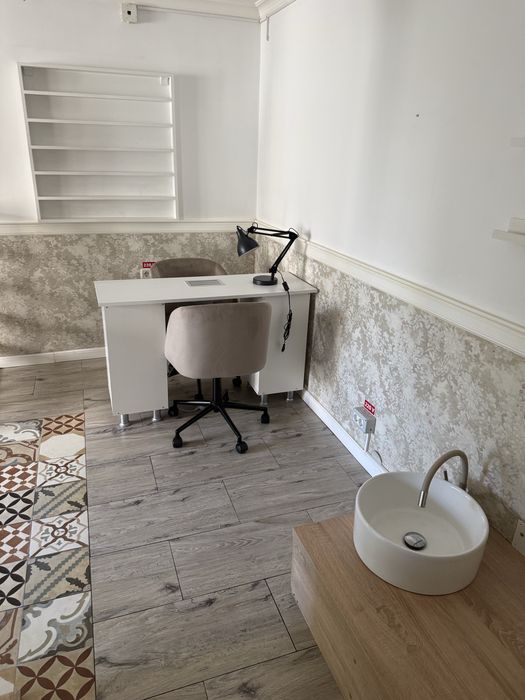 Inchiriez post manichiura-pedichiura, make-up si camera micropigmentare sprancene!