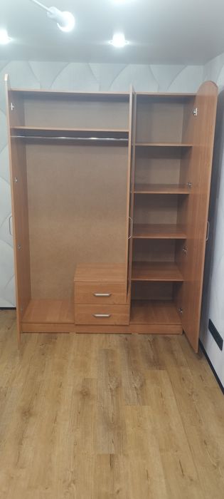 Шкаф с кроватью в спальню.