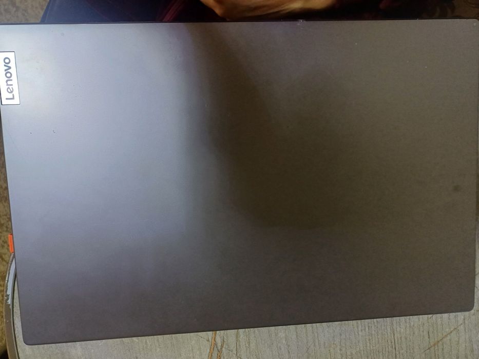 Noutbuk Lenovo sotiladi