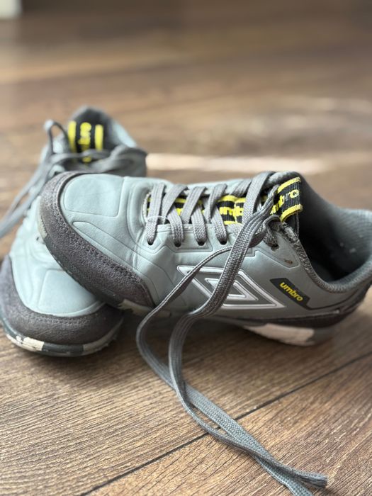 Детски спортни обувки