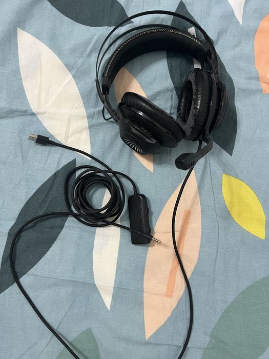 Продаются наушники HyperX Cloud Revoler S