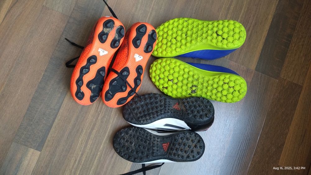 Детски обувки и бутонки за футбол