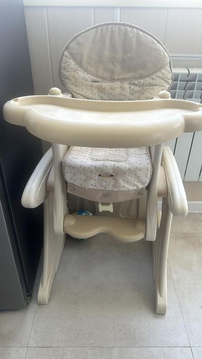 Продаю кровать, компьютерный стол и детский стул