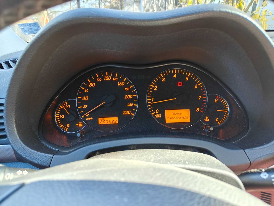 Toyota Avensis, комби, кожа, два комплекта гуми