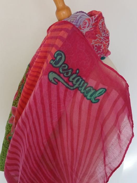 Пролетни  дамски шалове Desigual